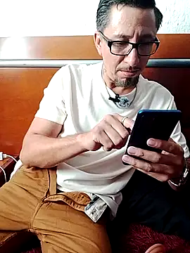 Snapshot of velvetblackcock chatting on April 4, 2026, 10:16 pm velvetblackcock online show from April 4, 2026, 10:16 pm