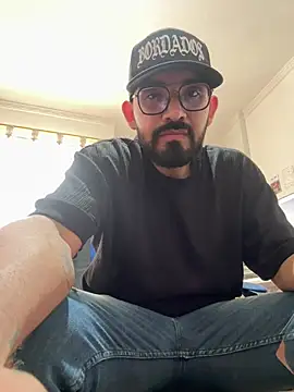 Snapshot of big_bearman chatting on May 3, 2026, 6:22 pm big bearman online show from May 3, 2026, 6:22 pm