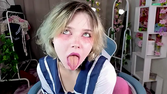 Snapshot of Molli_fae chatting on April 5, 2026, 8:10 am Molli fae online show from April 5, 2026, 8:10 am