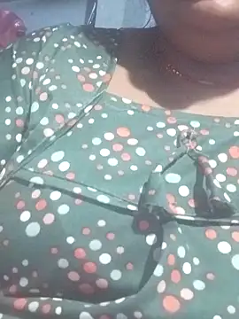 Snapshot of Desi_hot_bhabhi01 chatting on May 4, 2026, 4:43 pm Desi hot bhabhi01 online show from May 4, 2026, 4:43 pm