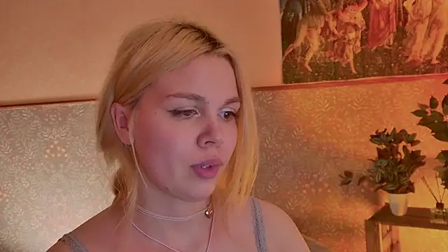Snapshot of ScarletMarnei chatting on May 17, 2026, 3:23 pm ScarletMarnei online show from May 17, 2026, 3:23 pm