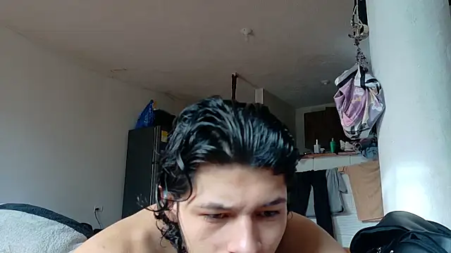 Snapshot of -Apolo_ayala-_- chatting on April 24, 2026, 1:13 pm -Apolo ayala- - online show from April 24, 2026, 1:13 pm