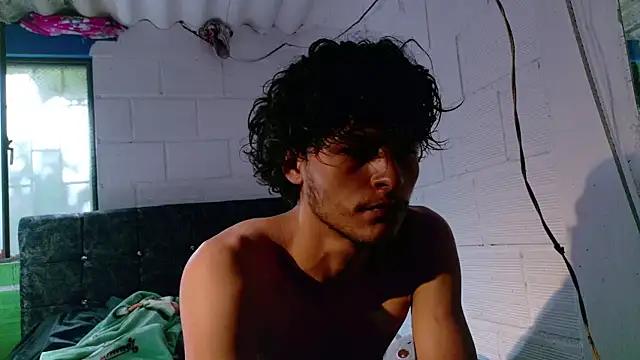 Snapshot of -Apolo_ayala-_- chatting on May 19, 2026, 7:43 pm -Apolo ayala- - online show from May 19, 2026, 7:43 pm