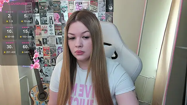 Snapshot of AmeliePeach chatting on May 4, 2026, 6:17 am AmeliePeach online show from May 4, 2026, 6:17 am