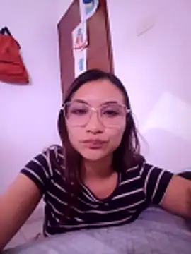 Snapshot of Leticia_Hinkley_ chatting on April 14, 2026, 11:43 pm Leticia Hinkley online show from April 14, 2026, 11:43 pm
