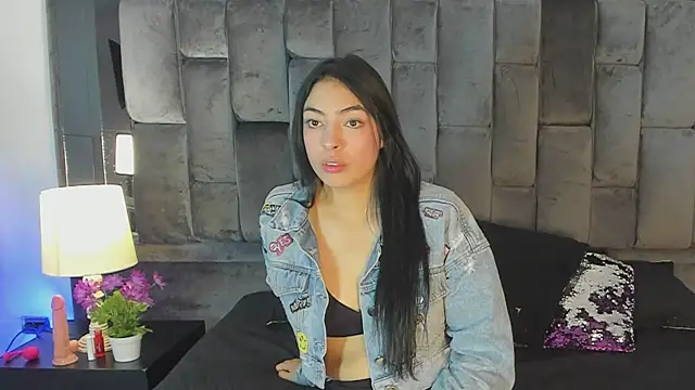 Ashly bloom  online show from May 5, 2026, 3:09 am
