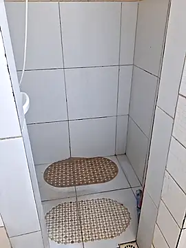 Snapshot of leoxxxgato chatting on April 5, 2026, 8:59 pm leoxxxgato online show from April 5, 2026, 8:59 pm