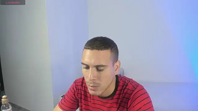 Snapshot of Axel__fierro chatting on May 16, 2026, 7:35 pm Axel fierro online show from May 16, 2026, 7:35 pm
