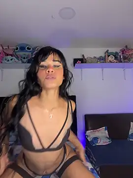 ChloeFox2 online show from April 7, 2026, 3:52 am