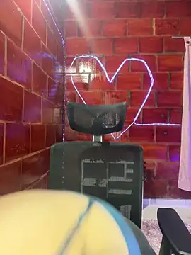 Fresita-12 online show from May 14, 2026, 1:41 pm