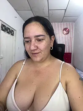 Fresita-12 online show from May 5, 2026, 6:16 am
