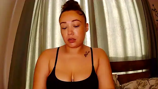 Snapshot of Theone_T chatting on June 19, 2026, 6:19 am Theone T online show from June 19, 2026, 6:19 am