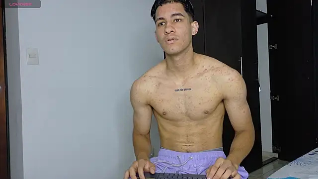 Snapshot of JakeMonroe chatting on April 8, 2026, 2:07 pm JakeMonroe online show from April 8, 2026, 2:07 pm