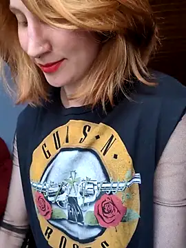 Snapshot of Julialexxxx chatting on April 8, 2026, 10:06 am Julialexxxx online show from April 8, 2026, 10:06 am