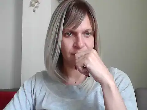 Snapshot of SweetLilTrouble chatting on April 28, 2026, 11:25 am SweetLilTrouble online show from April 28, 2026, 11:25 am