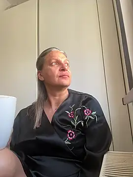 Snapshot of SweetLilTrouble chatting on May 3, 2026, 8:19 am SweetLilTrouble online show from May 3, 2026, 8:19 am