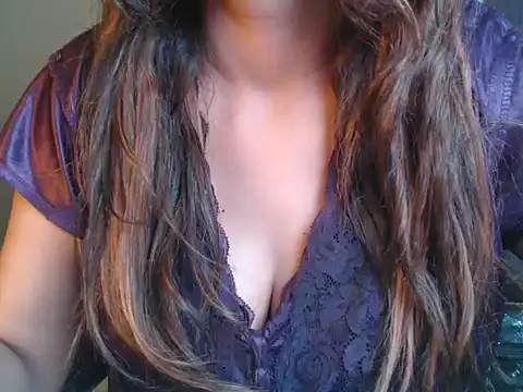 Snapshot of Kiarax1 chatting on June 5, 2026, 6:40 am Kiarax1 online show from June 5, 2026, 6:40 am