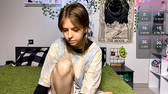 LunaBless online show from April 9, 2026, 8:04 pm