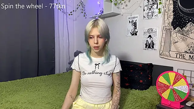 Snapshot of LunaBless chatting on June 11, 2026, 9:23 pm LunaBless online show from June 11, 2026, 9:23 pm