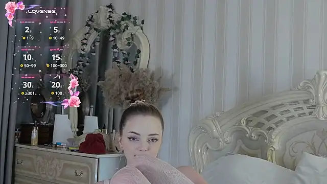 Snapshot of LianaGracee chatting on July 28, 2026, 9:50 am LianaGracee online show from July 28, 2026, 9:50 am