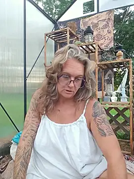 Snapshot of Blondejenn chatting on July 9, 2026, 11:31 am Blondejenn online show from July 9, 2026, 11:31 am