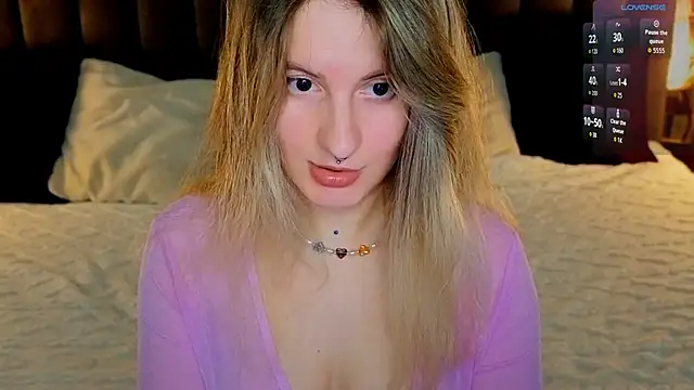 Snapshot of Daryana_Gray chatting on May 12, 2026, 6:21 am Daryana Gray online show from May 12, 2026, 6:21 am