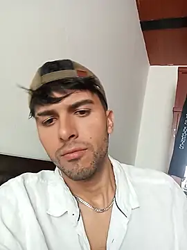 RodrigoColby2 online show from May 15, 2026, 5:44 pm