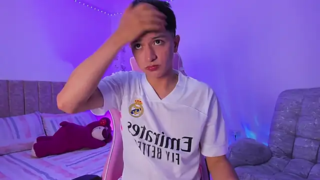 Snapshot of SaNti_ll chatting on April 8, 2026, 2:24 am SaNti ll online show from April 8, 2026, 2:24 am