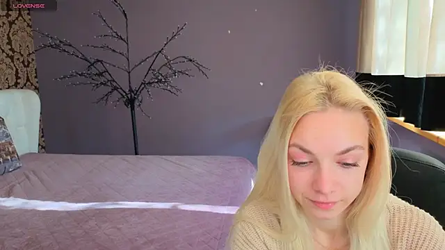 SonnySofia online show from May 4, 2026, 5:44 am