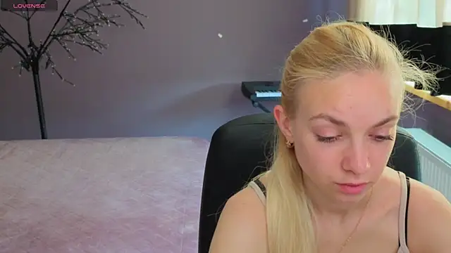 SonnySofia online show from May 18, 2026, 5:45 am