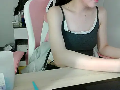 lucienguyen online show from May 17, 2026, 4:23 am
