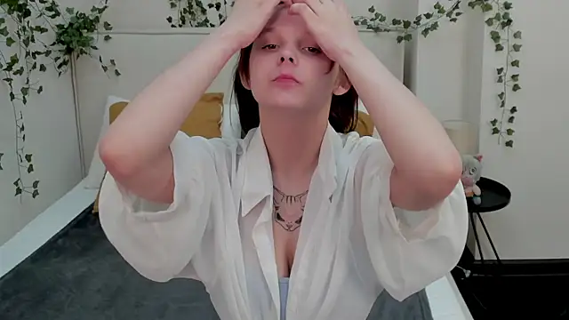 Charlotte Stee online show from May 11, 2026, 2:02 am