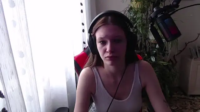 Snapshot of PunyKnee chatting on April 14, 2026, 8:19 am PunyKnee online show from April 14, 2026, 8:19 am