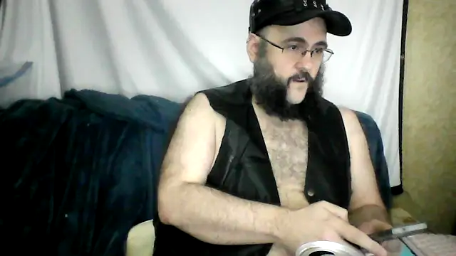 Snapshot of BriTheTopBear chatting on May 1, 2026, 2:05 am BriTheTopBear online show from May 1, 2026, 2:05 am