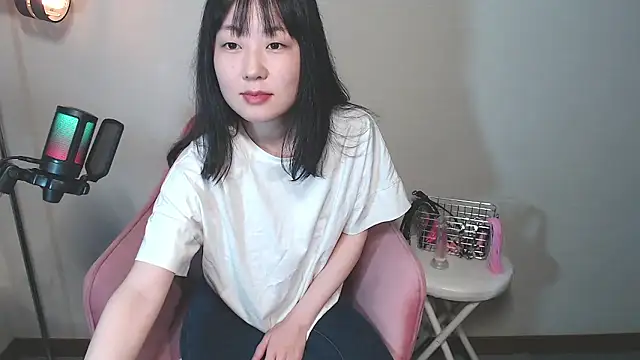 Miachan 01 online show from May 18, 2026, 12:55 am