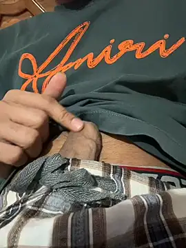 aadibuttplug online show from May 19, 2026, 11:06 am