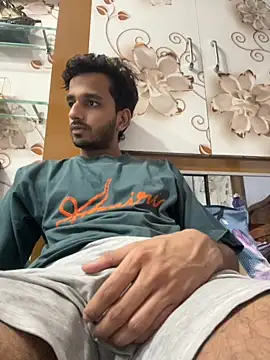 aadibuttplug online show from May 30, 2026, 6:24 pm