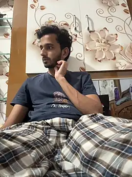 aadibuttplug online show from June 3, 2026, 7:29 pm