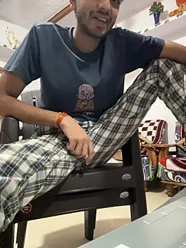 aadibuttplug online show from May 27, 2026, 6:37 pm