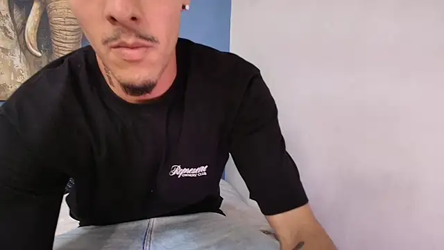 Snapshot of ALEXXXTREM69 chatting on April 17, 2026, 12:35 am ALEXXXTREM69 online show from April 17, 2026, 12:35 am