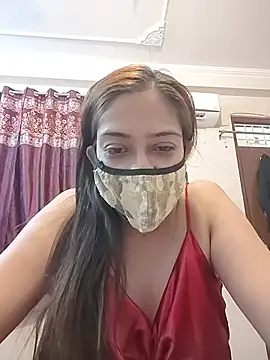 Snapshot of Aliyaa_bhat chatting on May 26, 2026, 7:17 am Aliyaa bhat online show from May 26, 2026, 7:17 am
