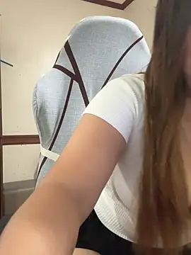 Snapshot of avasofiax chatting on April 9, 2026, 10:10 am avasofiax online show from April 9, 2026, 10:10 am