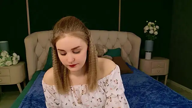 Snapshot of Molly_Voses chatting on May 1, 2026, 8:36 pm Molly Voses online show from May 1, 2026, 8:36 pm