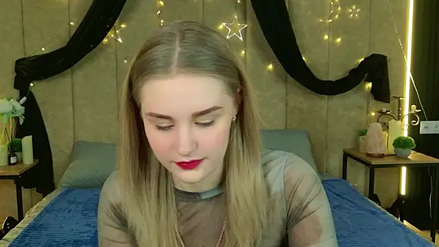 Snapshot of Molly_Voses chatting on May 16, 2026, 8:52 pm Molly Voses online show from May 16, 2026, 8:52 pm