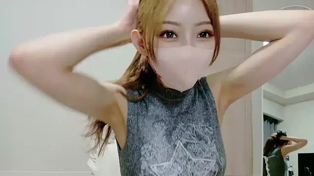 Snapshot of irochan_v chatting on June 3, 2026, 9:21 am irochan v online show from June 3, 2026, 9:21 am