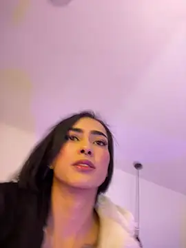 Snapshot of dhalia_lux_ chatting on April 24, 2026, 1:40 am dhalia lux online show from April 24, 2026, 1:40 am