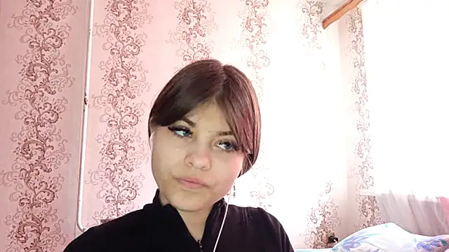 Snapshot of Mialikesun chatting on May 13, 2026, 10:11 am Mialikesun online show from May 13, 2026, 10:11 am