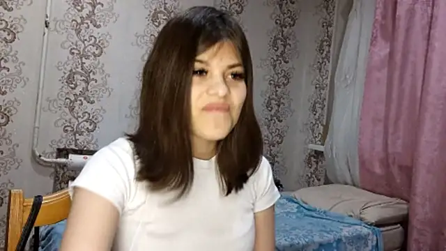 Snapshot of Mialikesun chatting on April 15, 2026, 7:58 pm Mialikesun online show from April 15, 2026, 7:58 pm