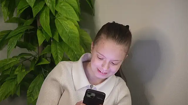 Snapshot of LasandraAlsup chatting on April 7, 2026, 7:43 am LasandraAlsup online show from April 7, 2026, 7:43 am