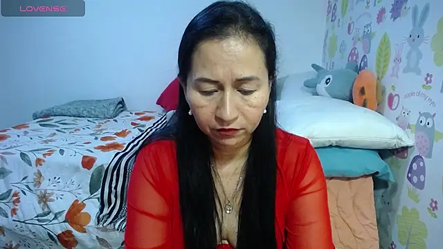 Snapshot of Tyna_b chatting on July 25, 2026, 5:48 am Tyna b online show from July 25, 2026, 5:48 am